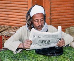 Zeitungslektuere  Nutze die Zeit, wenn keiner etwas kaufen will. In unruhigen Zeiten muss man sich informieren.