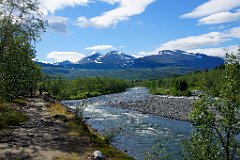 Der Nationalpark Abisko  liegt in der schwedischen Provinz Norrbottens län und zwar im schwedisch-norwegischen Grenzgebirge etwa 200 km nördlich des Polarkreises.  Der Name leitet sich von dem in der Nähe gelegenen Ort Abisko ab (samisch: Ábeskovvu = Meereswald). Als einer der 29 bis heute eingerichteten Nationalparks in Schweden wurde der Park bereits 1909 unter Schutz gestellt und hat eine Fläche von 77 km². Die höchsten Berge im Nationalpark sind der Slåttatjåhka mit 1191 m und der Nuolja mit 1169 m.