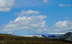 Eine seltsame Erscheinung am unteren Horizont - eine Wolke oder deren Schatten?